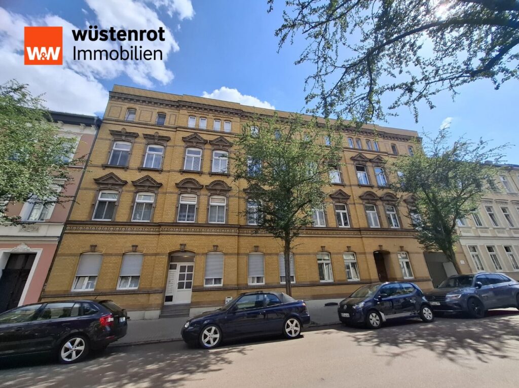 Mehrfamilienhaus in Köthen (Anhalt) – Straßenansicht des Beispielobjekts aus dem Investoren-Netzwerk